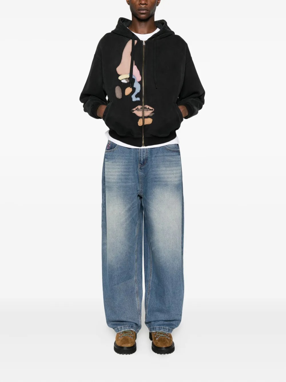 Sweat à capuche oversize en coton 450 g, délavé à l'acide et orné d'appliqués, avec poche. 5