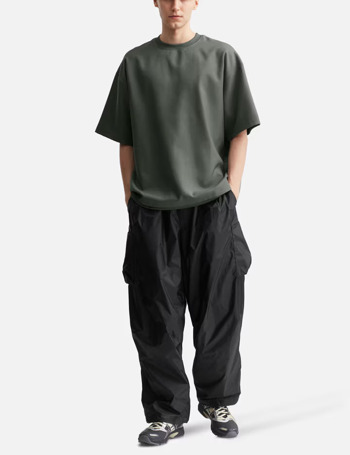 Camiseta técnica de poliéster gris de 170 g/m² para hombre con dobladillo ajustable y revestimiento impermeable. 4