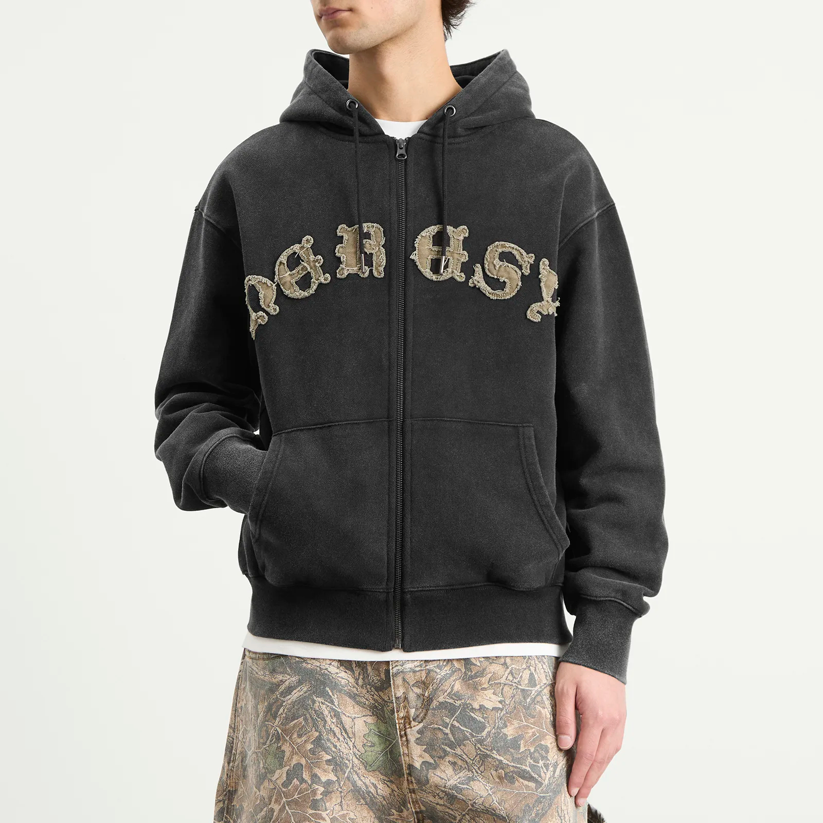 Unisex-Kapuzenpullover in gewaschenem Schwarz, 360 g/m², 100 % Baumwolle, mittelschwer, mit durchgehendem Reißverschluss und keltischer Schriftstickerei 3