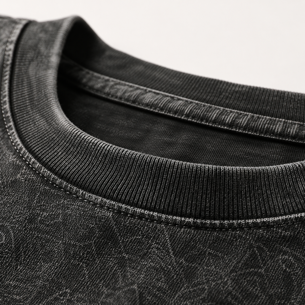 T-shirt oversize in cotone pesante 280 g/m² con lavaggio stone wash e effetto invecchiato. 9