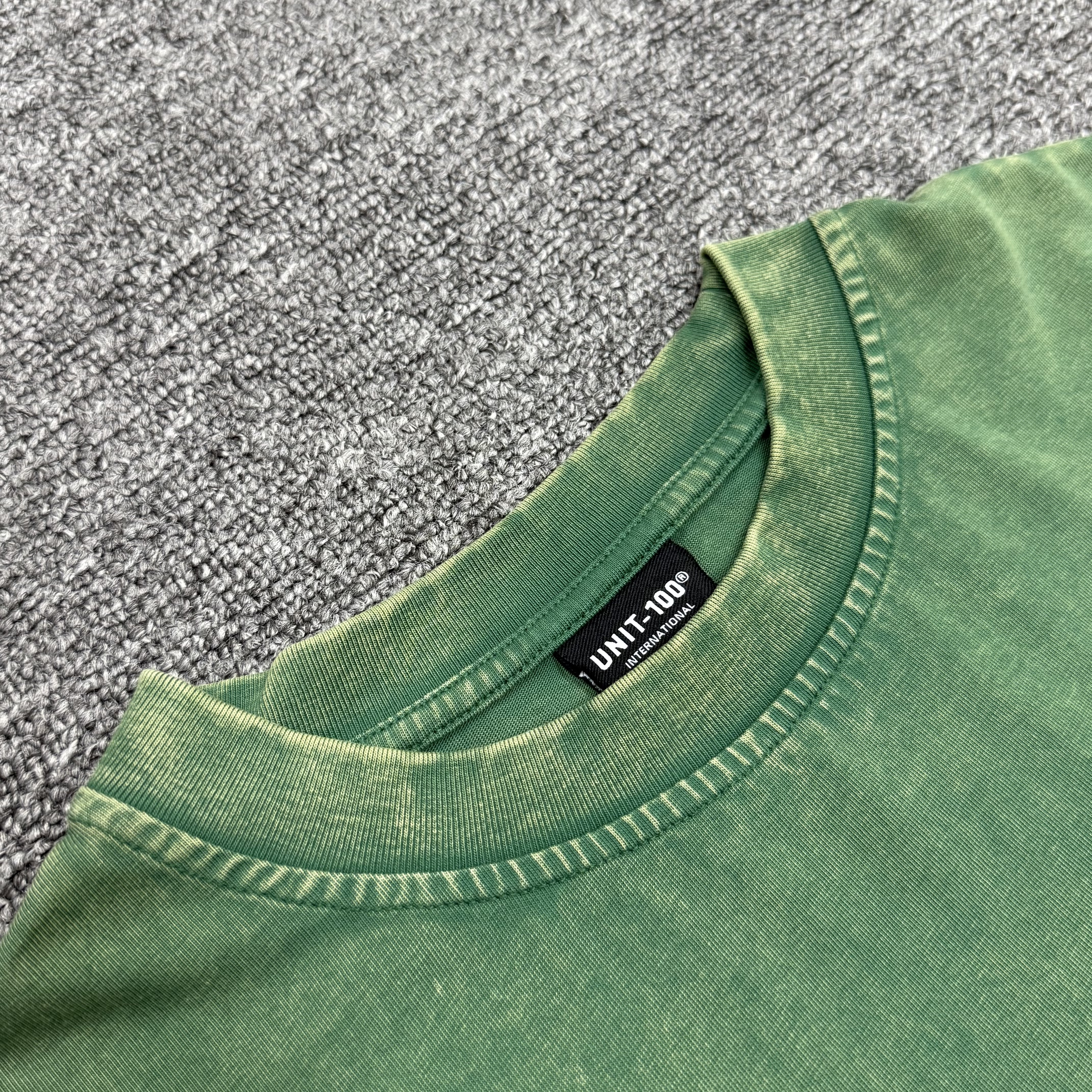 T-shirt oversize verde vintage da 230 g/m² con grafica streetwear DRC. 6