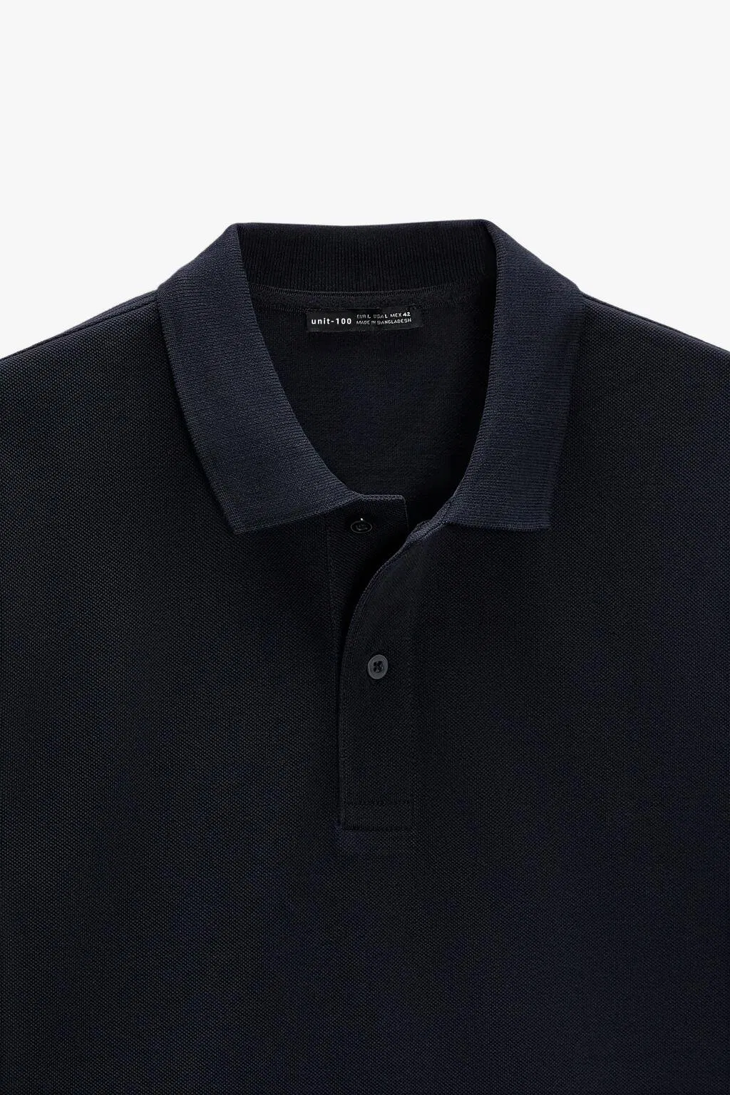 Polo de golf liso de manga corta para hombre con textura de cuentas y logotipo personalizado. 4
