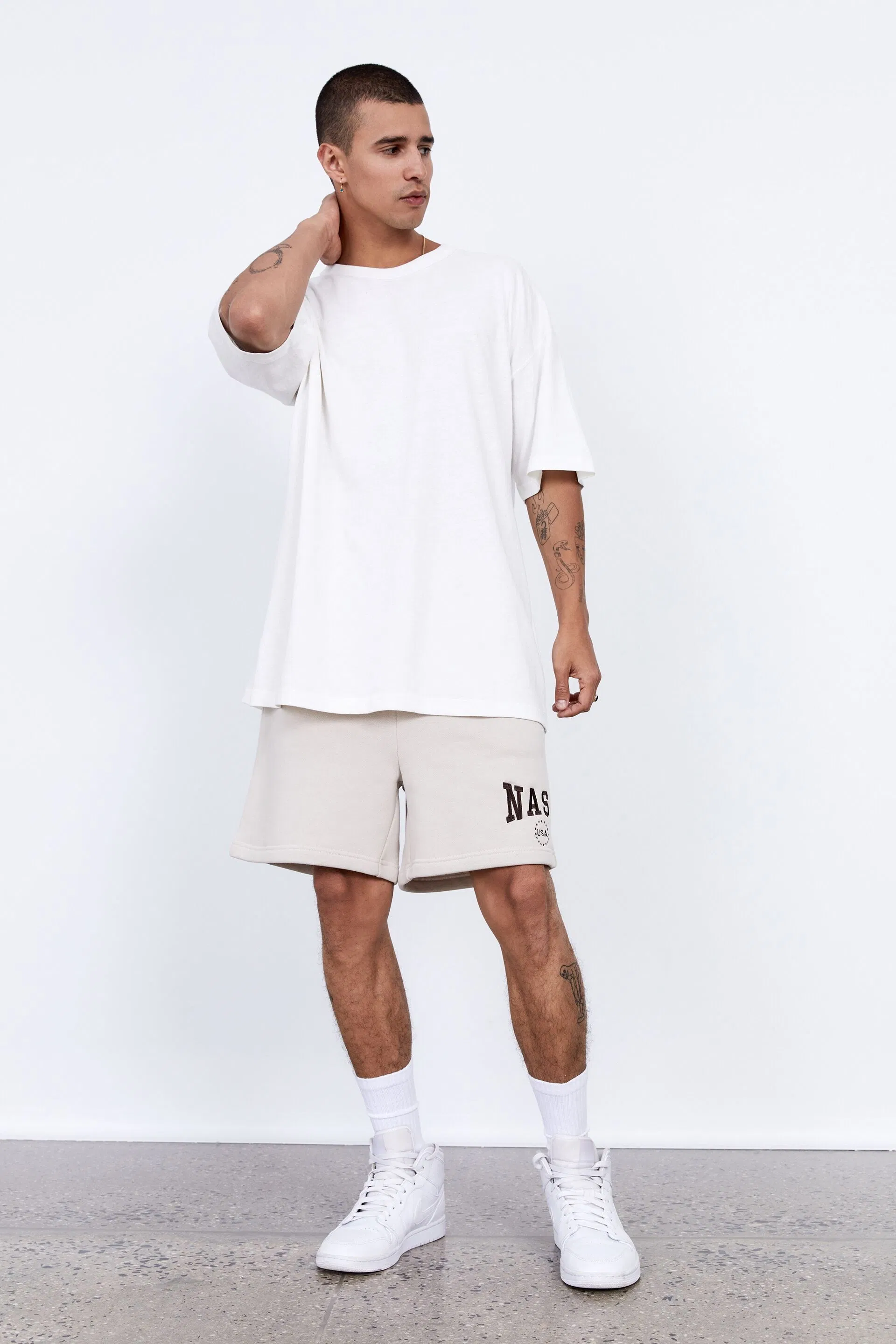 Shorts deportivos unisex ajustados con cordón y logo personalizado para gimnasio y running - Shorts deportivos unisex ajustados para entrenamiento 2