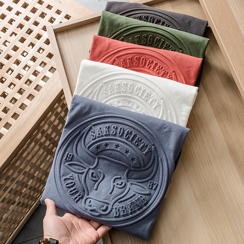 Camiseta masculina de algodão com estampa de logotipo em relevo 3D de alta qualidade. 2
