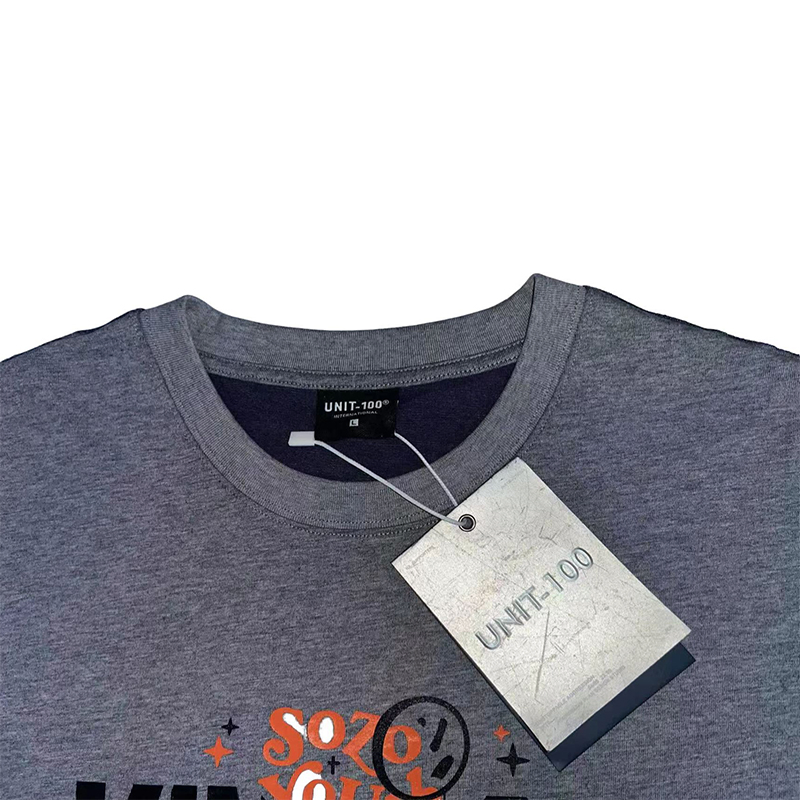 T-shirt in cotone biologico con scollo rotondo, maniche corte e vestibilità regolare da 200 g/m², con grafica 4