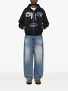 Sweat à capuche oversize en coton 600 g avec poche, orné d'appliqués brodés et délavés à l'acide. 6
