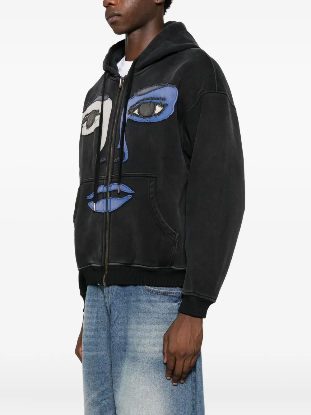 Sweat à capuche oversize en coton 600 g avec poche, orné d'appliqués brodés et délavés à l'acide. 5