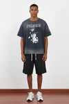 Camiseta gráfica de algodón de 290 g/m² de peso pesado, lavada con blanqueador en aerosol. 6