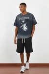 Camiseta gráfica de algodón de 290 g/m² de peso pesado, lavada con blanqueador en aerosol. 5