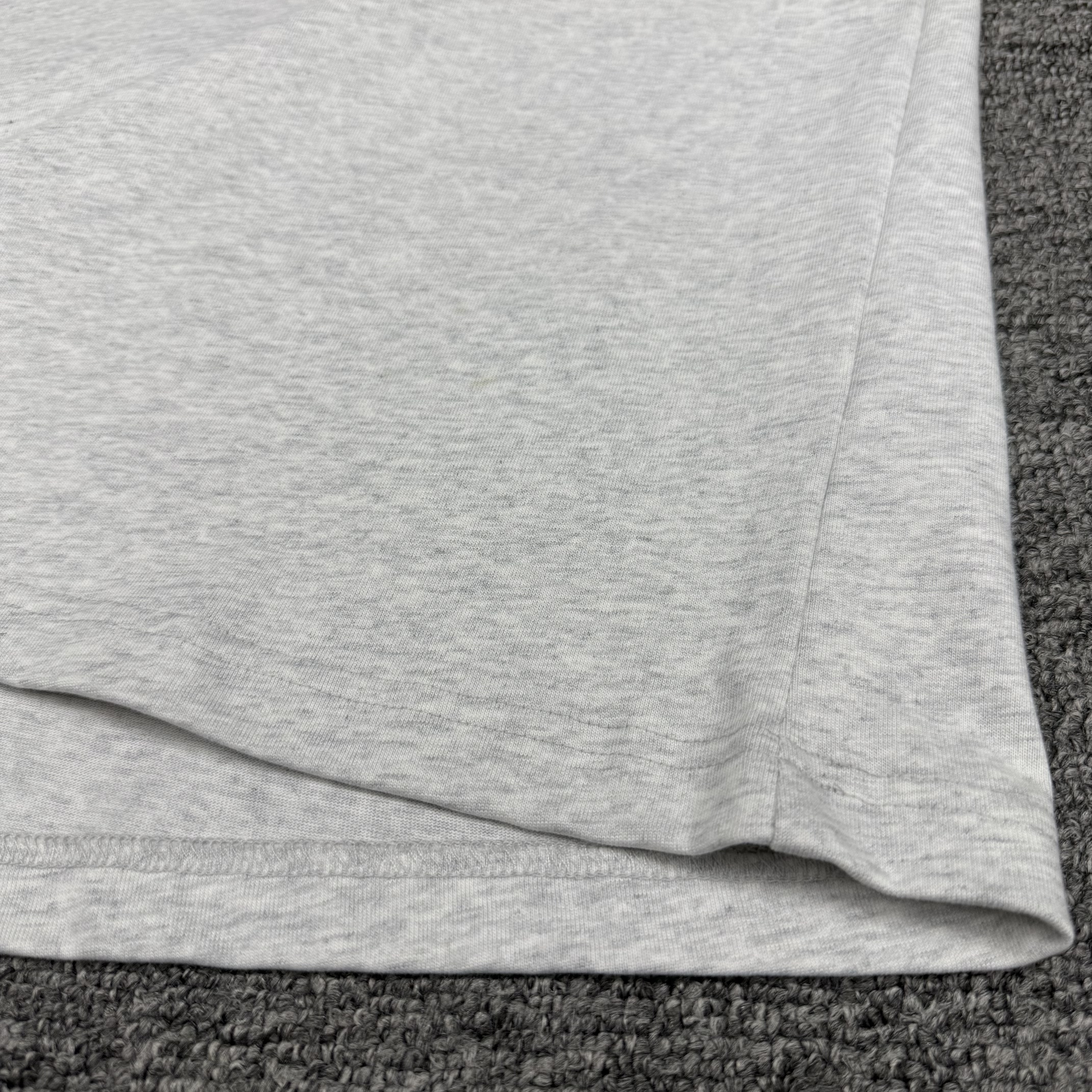 T-shirt girocollo premium in ciniglia di cotone biologico al 100%, 275 g/m², con ricamo. 10