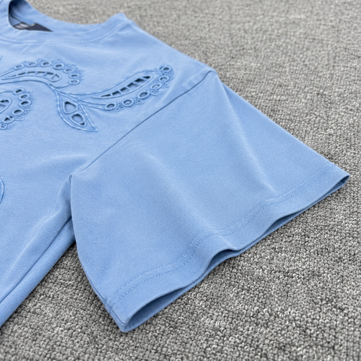 240GSM ヘビーコットン カットワーク刺繍 リラックスフィット Tシャツ 8