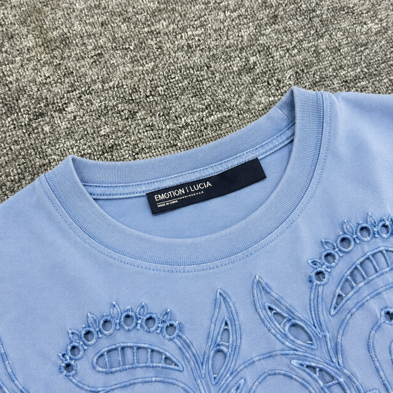 240GSM ヘビーコットン カットワーク刺繍 リラックスフィット Tシャツ 7