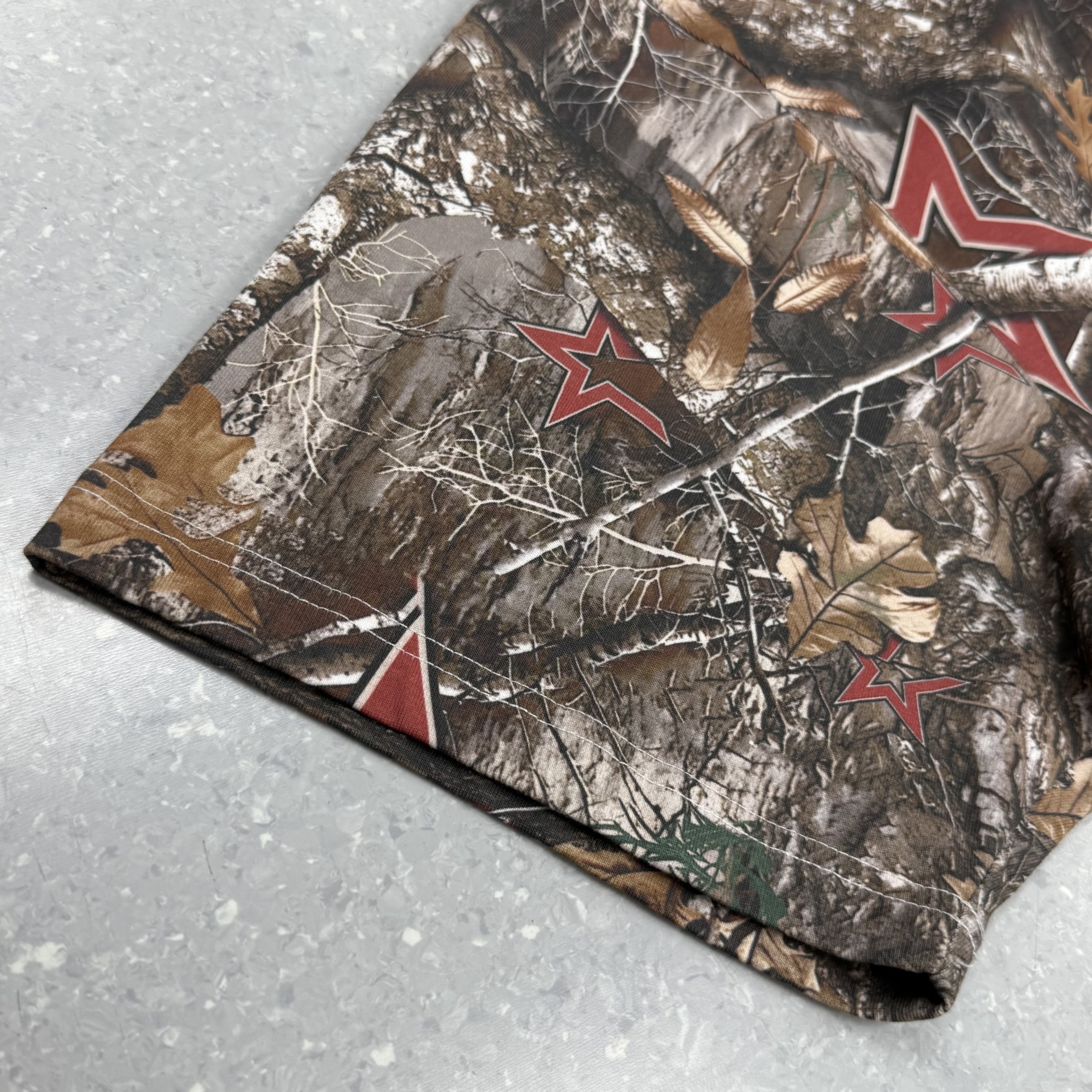 חולצת טריקו בצבע הסוואה Realtree עם הדפס כוכב אדום, 100% כותנה, בדוגמת 230 גרם למ"ר 8