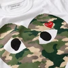 Kurzarm-T-Shirt mit Rundhalsausschnitt und Camouflage-Herzgrafik aus 100 % Baumwolle (220 g/m²) 2