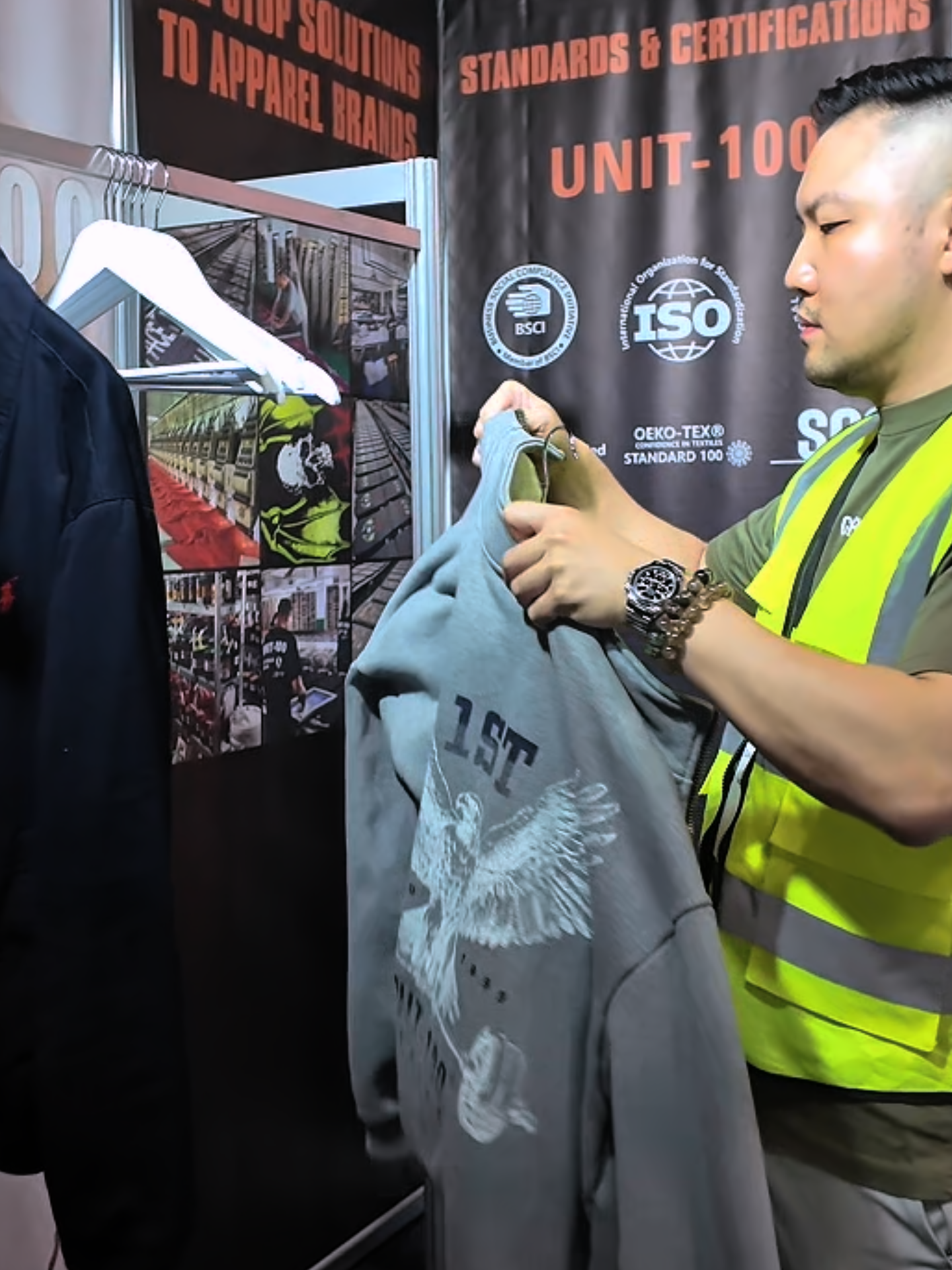 Preparing UNIT-100 samples and the booth for the New York sourcing exhibition