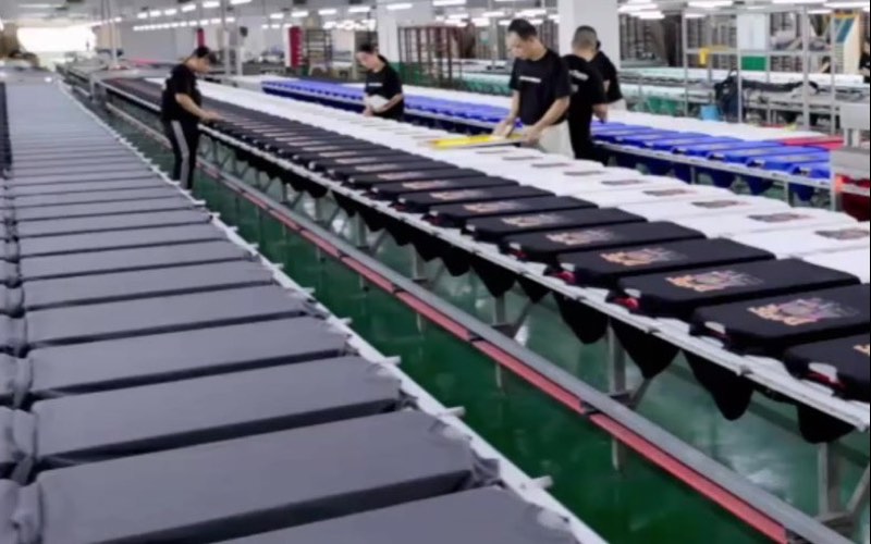 Screen printing tables in the UNIT-100 factory